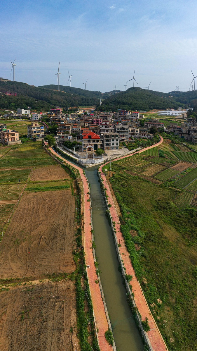 5摄于福建平潭平原镇红卫村 红卫村深植与青山绿水之间,古朴,宁静