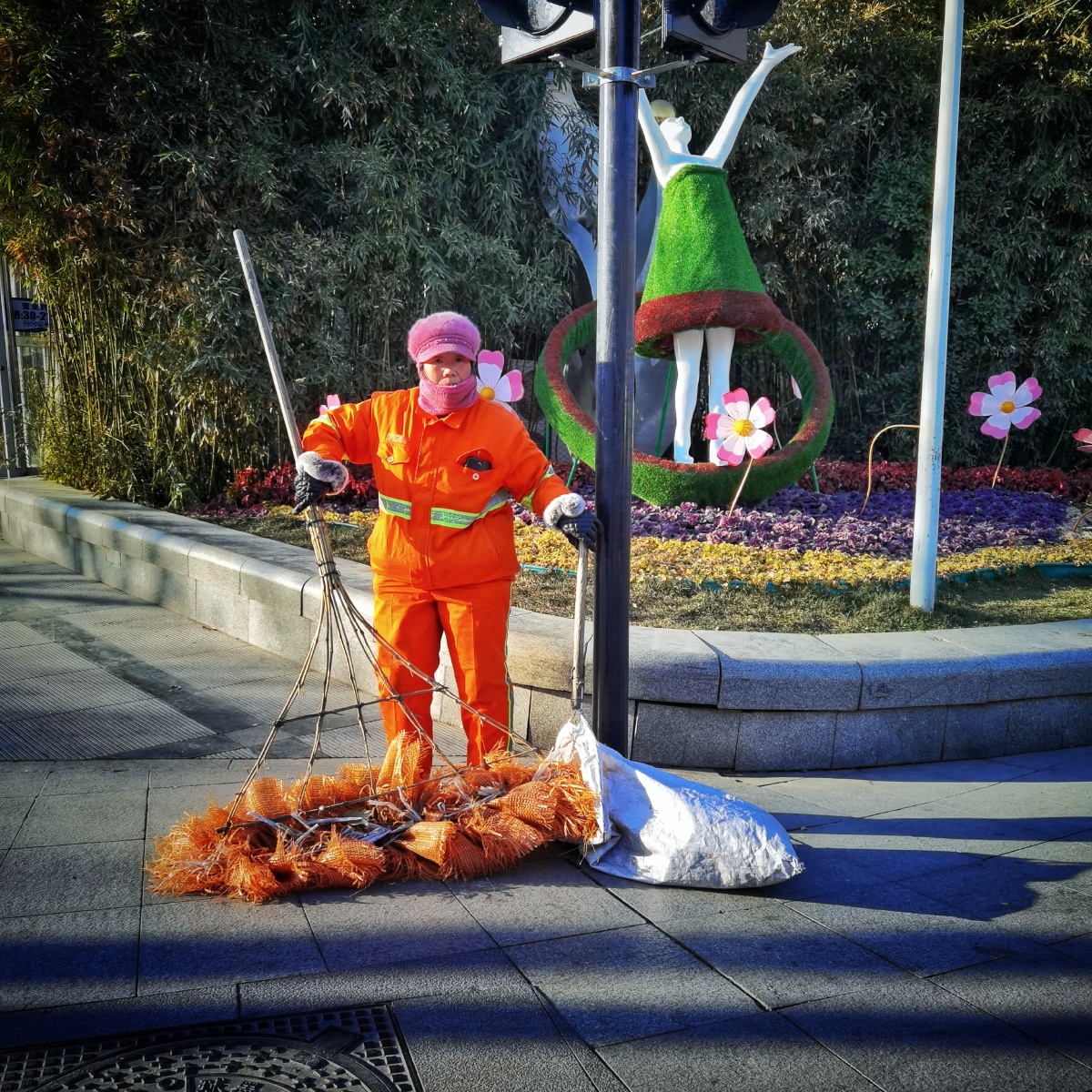 1月8日806关注一日一片环卫工人儿童摄影集手机摄影鉴赏街拍纪实人文