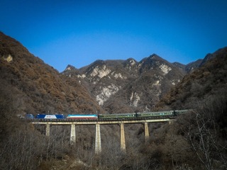 310418