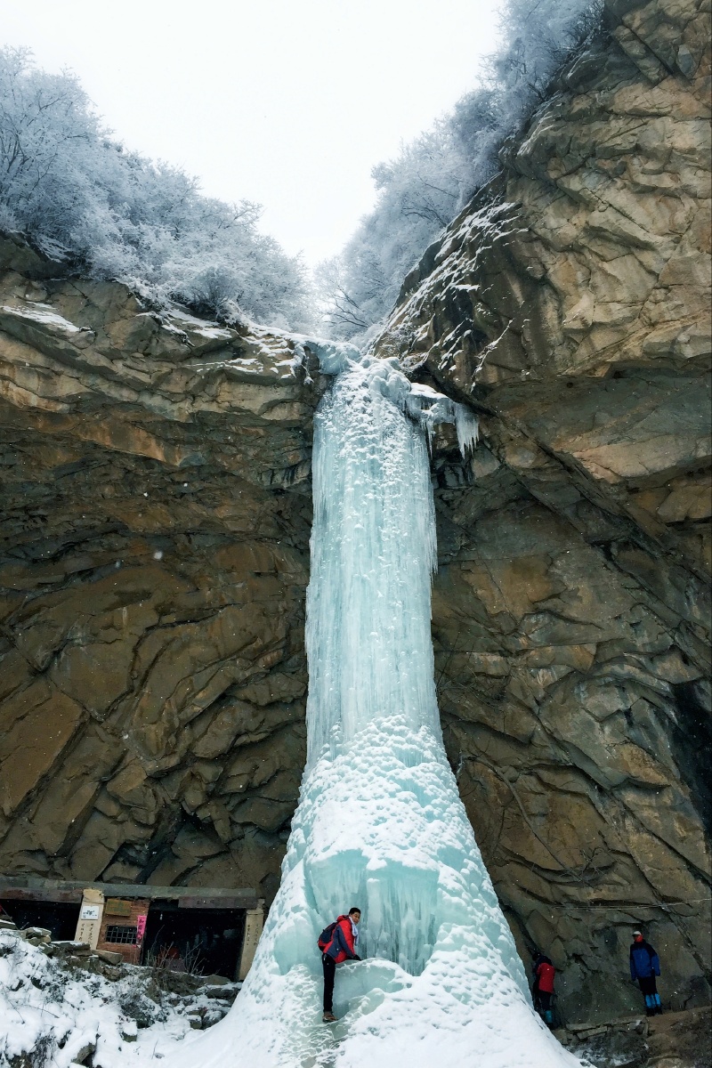 秦岭抱龙峪冰瀑