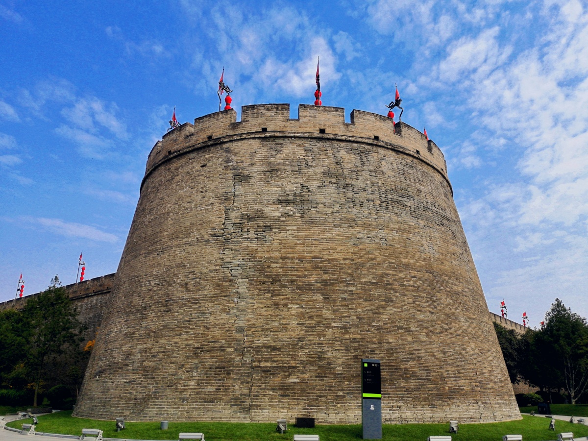 路过西安城墙西南城角