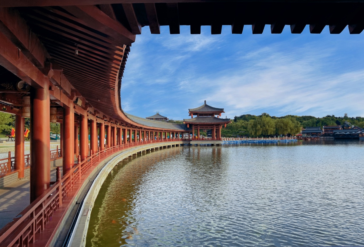 彩廊观澜上看玉亭摄于西安大唐芙蓉园