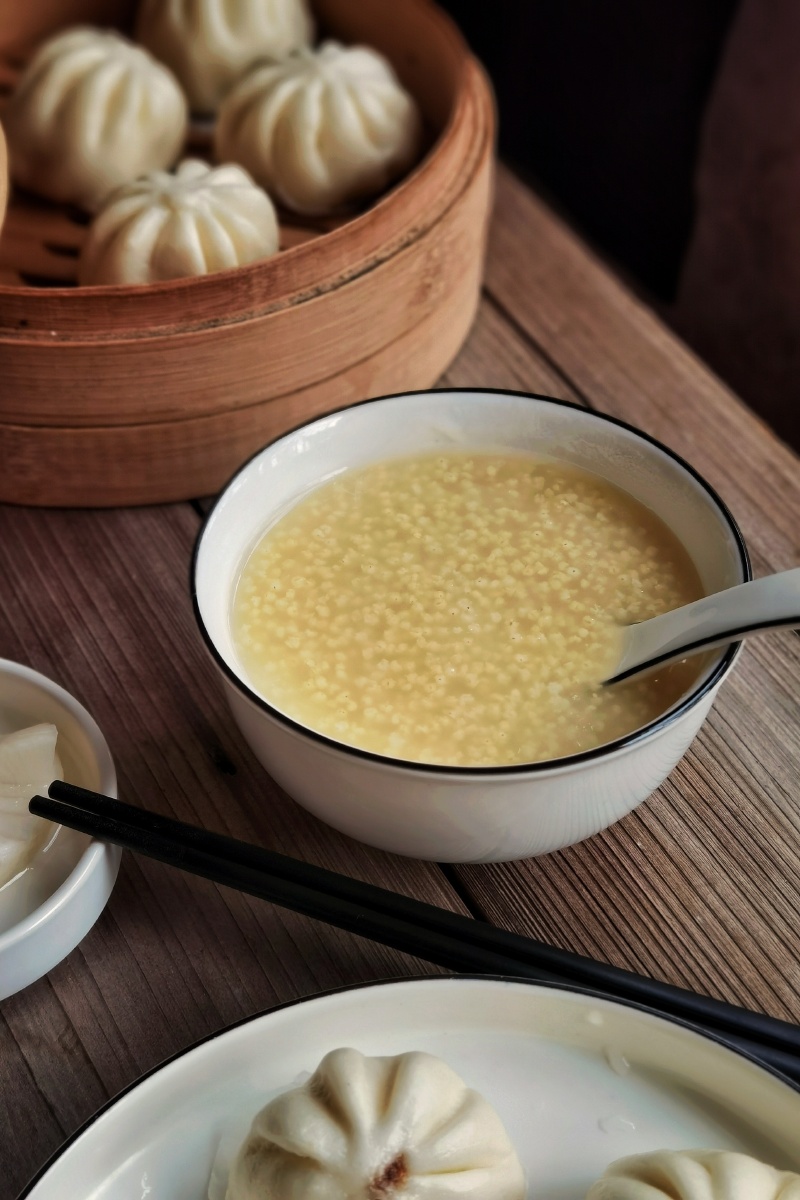 小米粥小包子酸萝卜粗茶淡饭小米养人酸味开胃