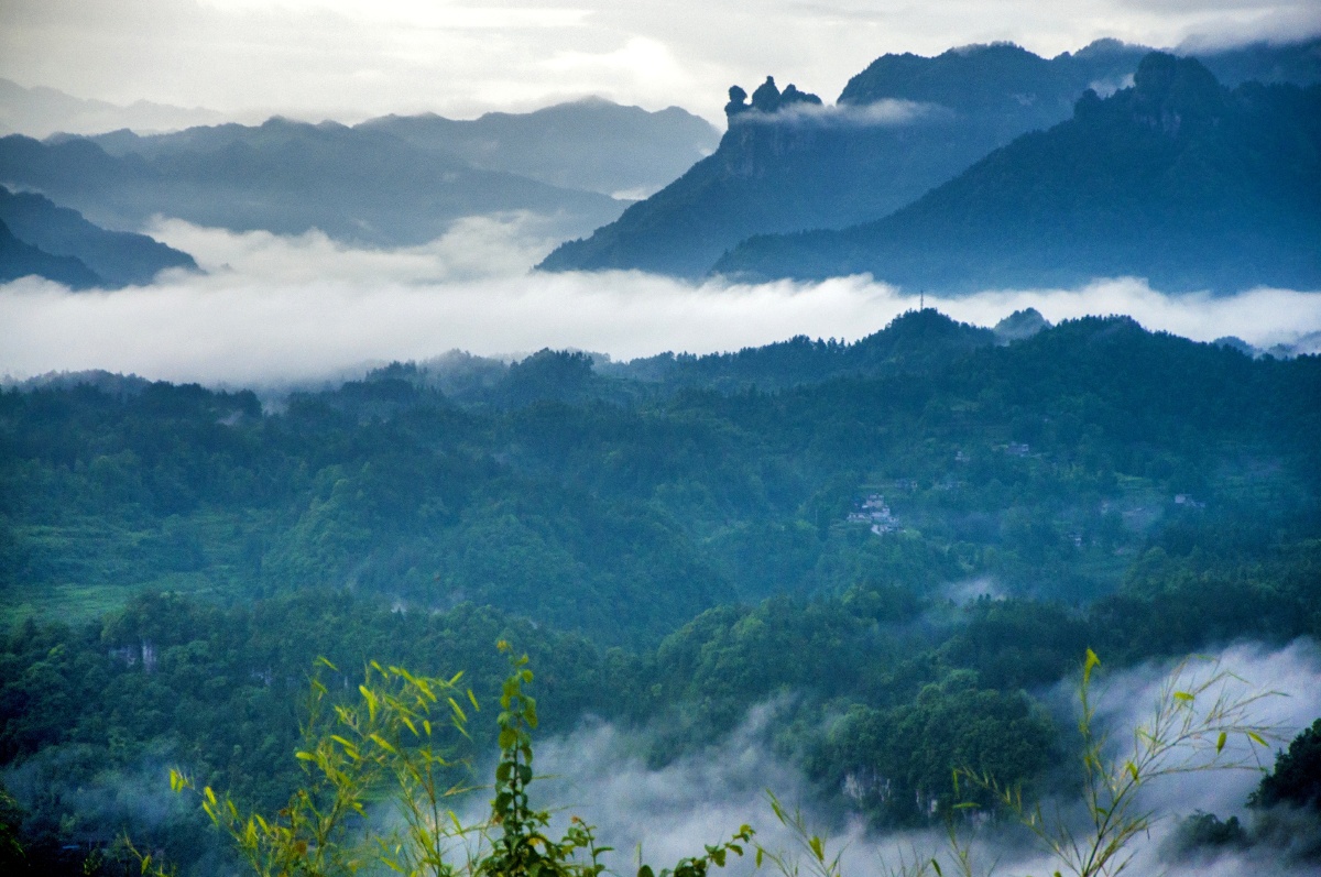 山寨云雾组照拍摄于湖北省利川市文斗乡五里峡