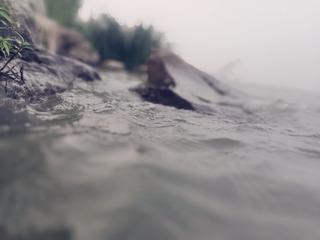 889687