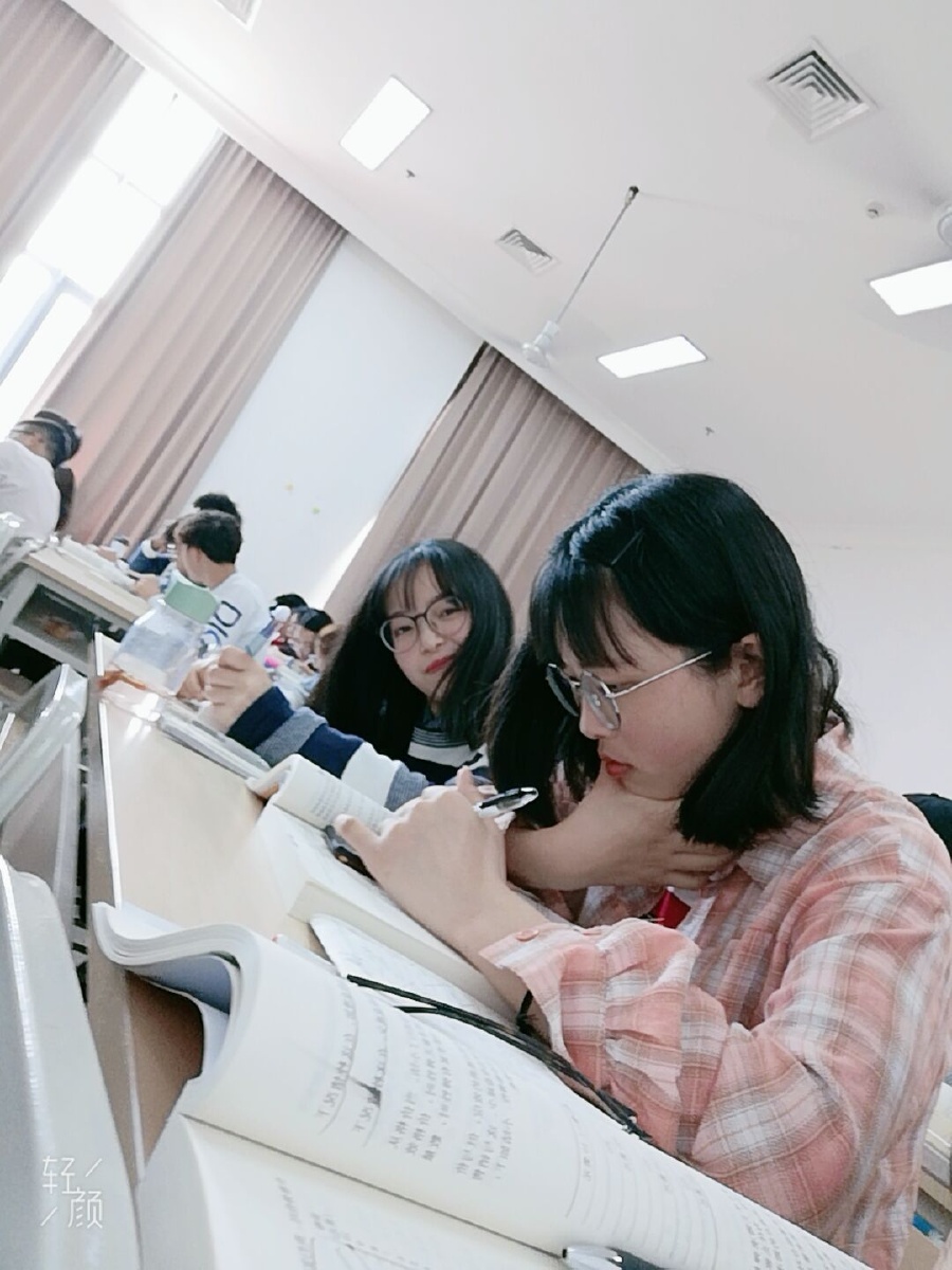 一些随手拍和喜欢的猫咪还有无聊的上课自拍哈哈哈哈哈