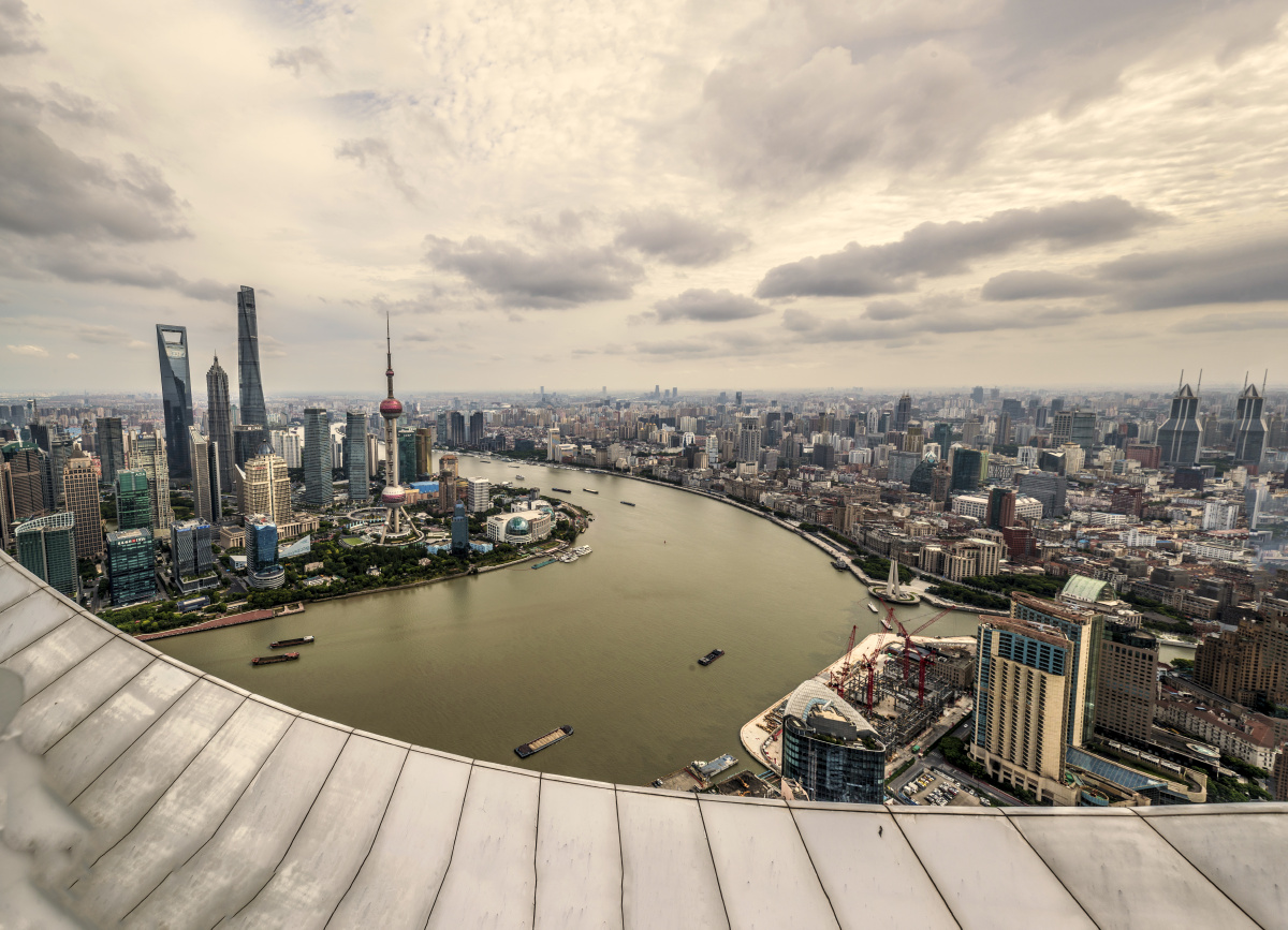 站在上海浦西第一高楼顶一览众山小