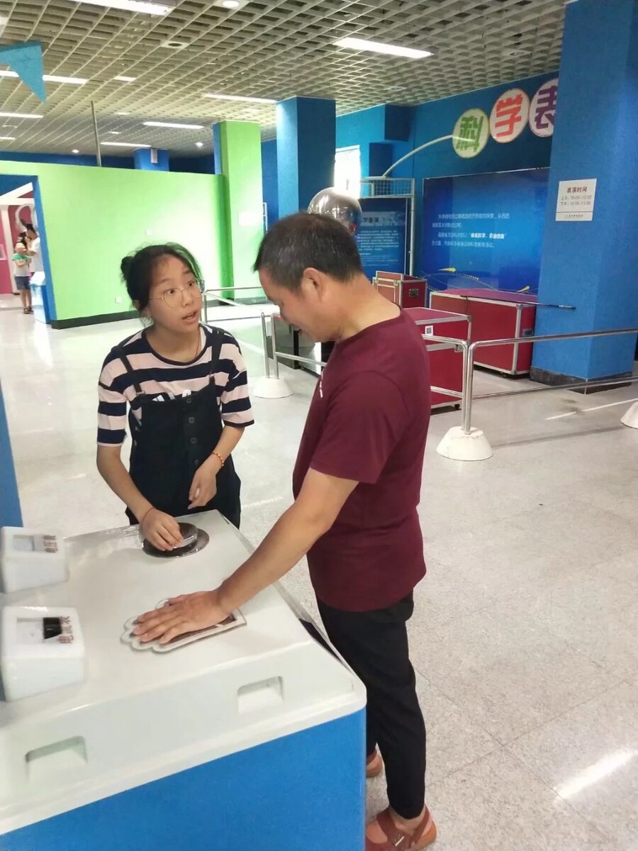 自动终端便民缴费报道