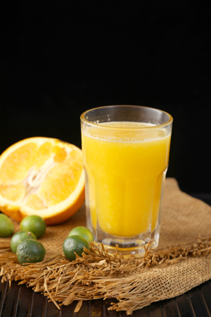 橙汁现榨橙汁新鲜橙汁