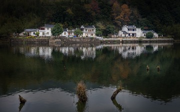 储家滩湖畔倒影
