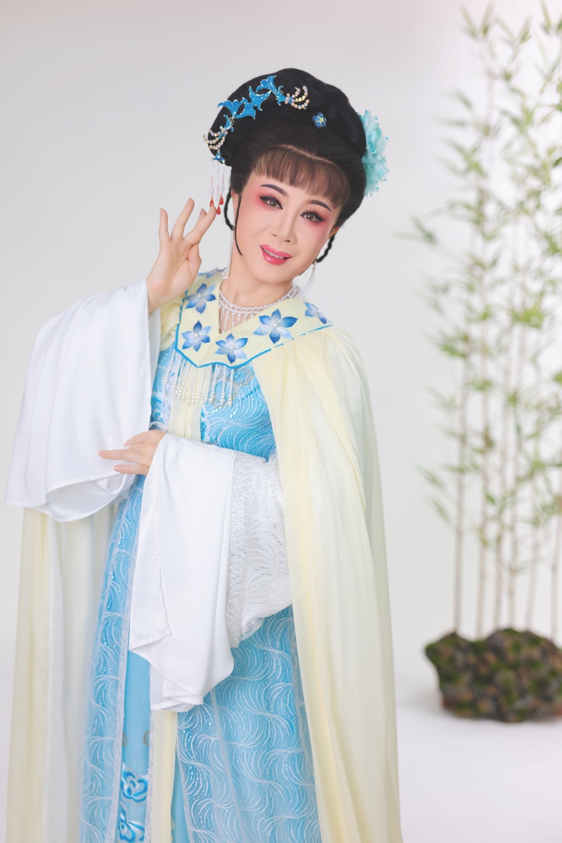 西厢记崔莺莺夜听琴勾起了女儿的心事晓窗寒神思倦脂粉慵施