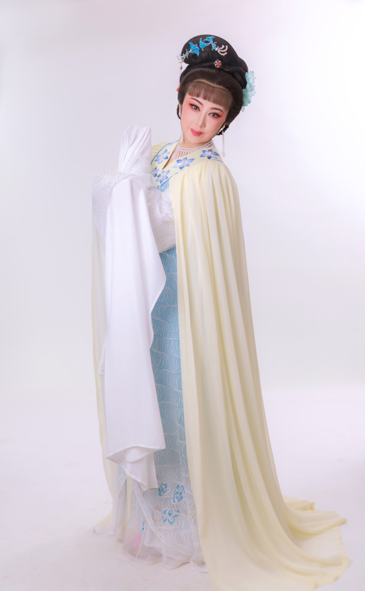 西厢记崔莺莺落红阵阵遍地胭脂冷蝴蝶梦断杜鹃惊花魂