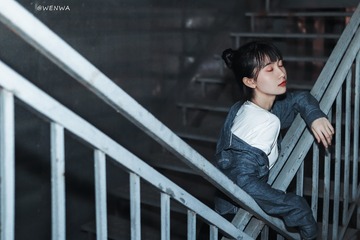 1604285
