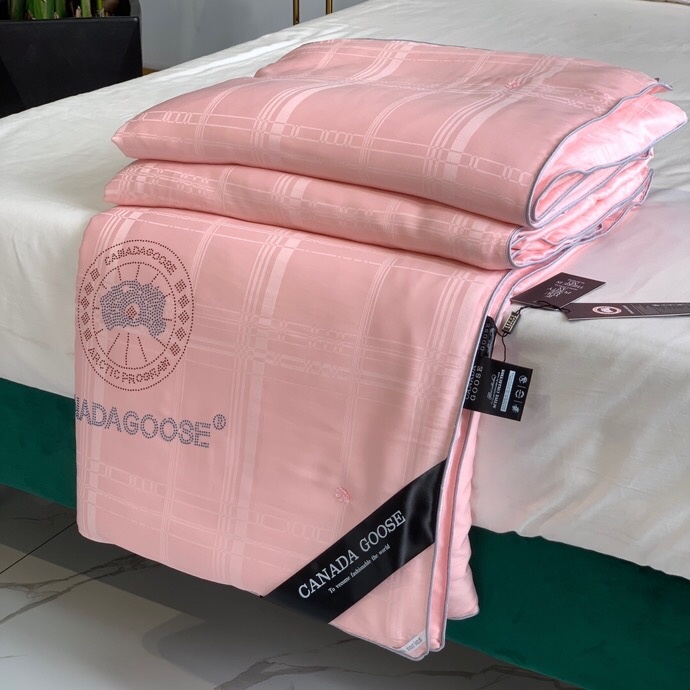 极力推荐这款被子夏凉蚕丝被加拿大鹅canadagoose出品采用蚕丝棉成分