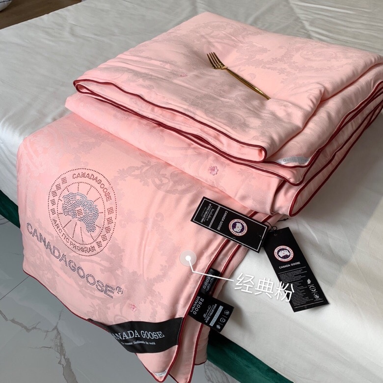 极力推荐这款被子夏凉蚕丝被加拿大鹅canadagoose出品采用蚕丝棉成分