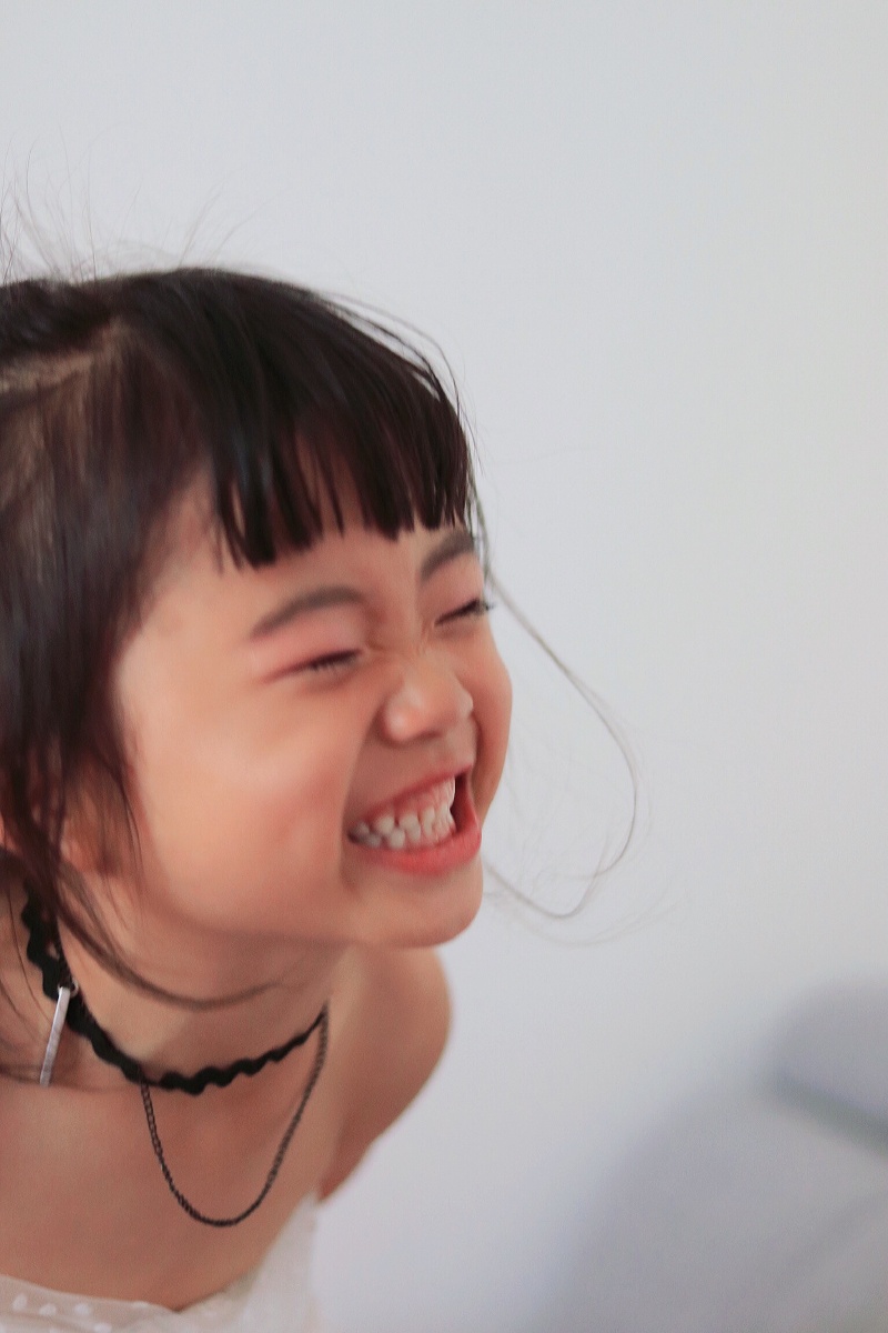给我小外甥女拍了一组照片希望她天真无邪的笑容能传染给大家