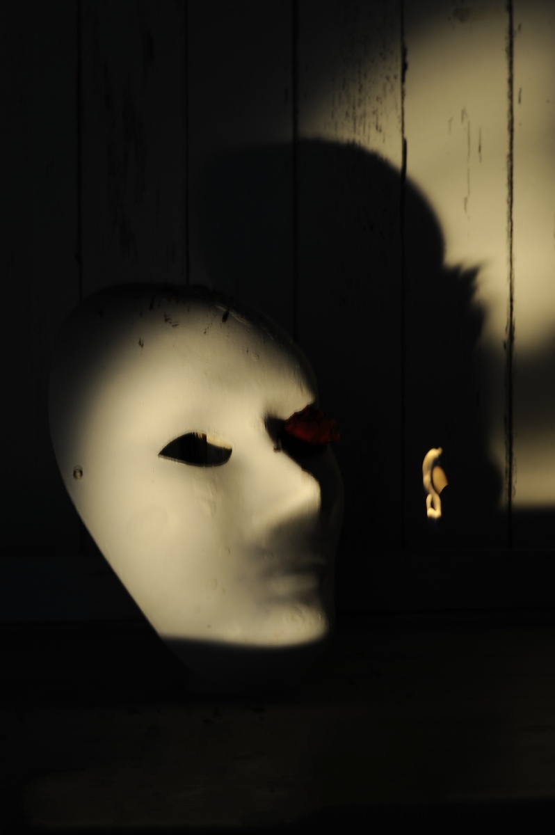 侧面图脸黑暗影子火面具自我    打开微信,使用"扫一扫"即可将网页