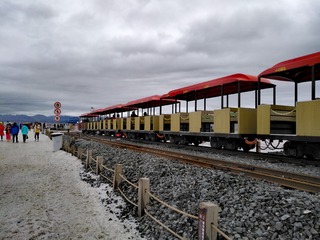 39052