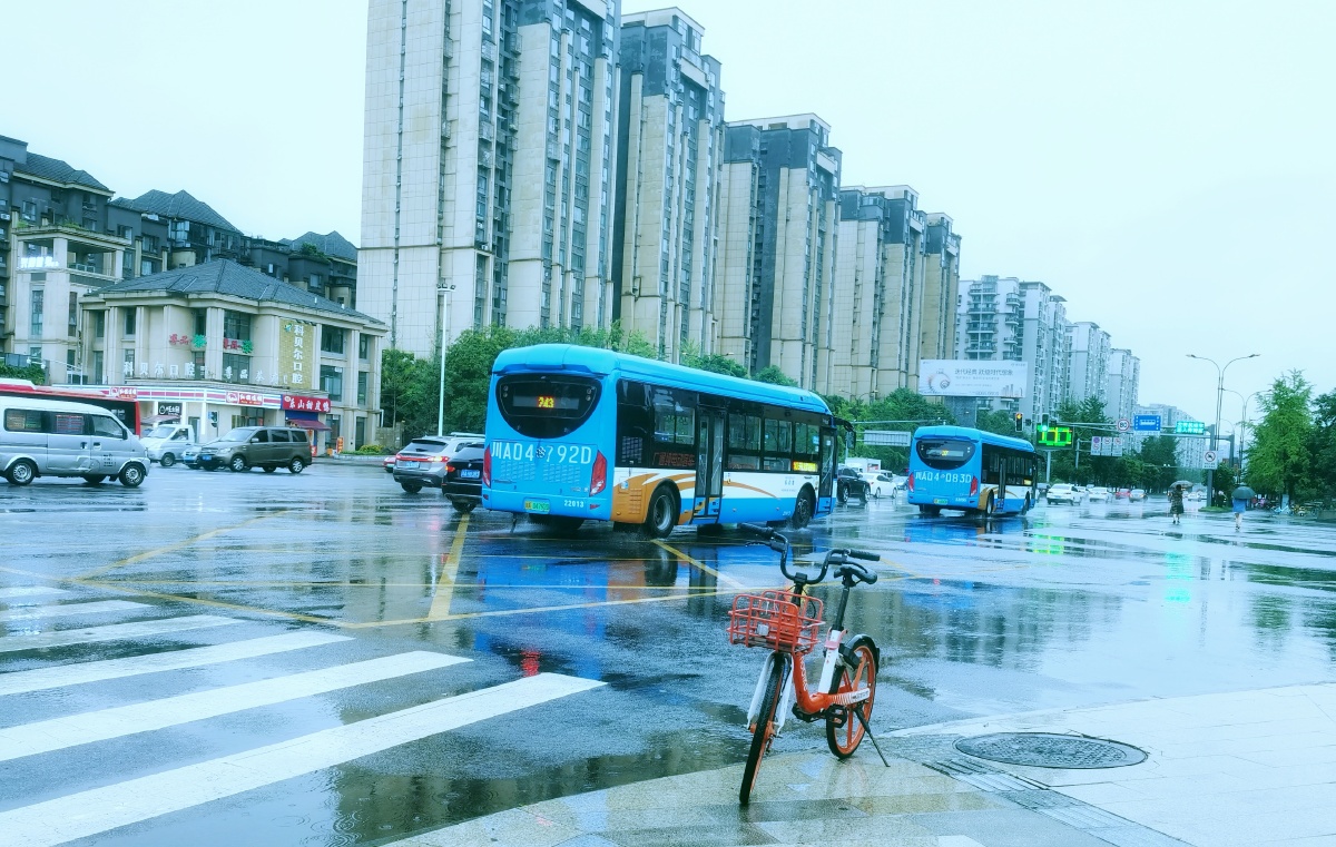 雨后街景 - 笨小孩970