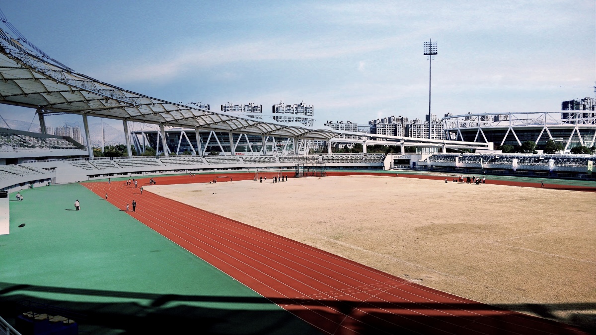 手机街拍温州乐清体育中心