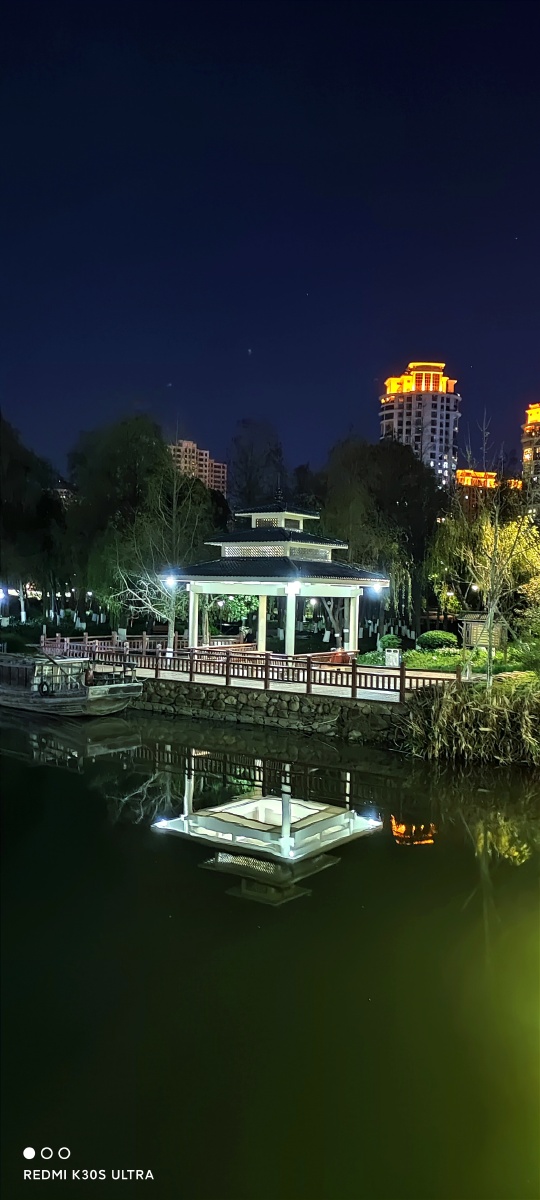 手机街拍乐清中心公园