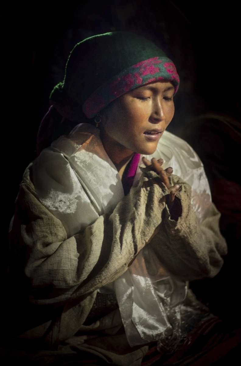 陈塘夏尔巴人的另一种民间信仰"堪卓玛",其法师都为女性,图为堪卓玛