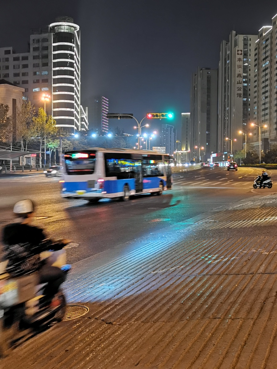 济南经十路华灯初上
