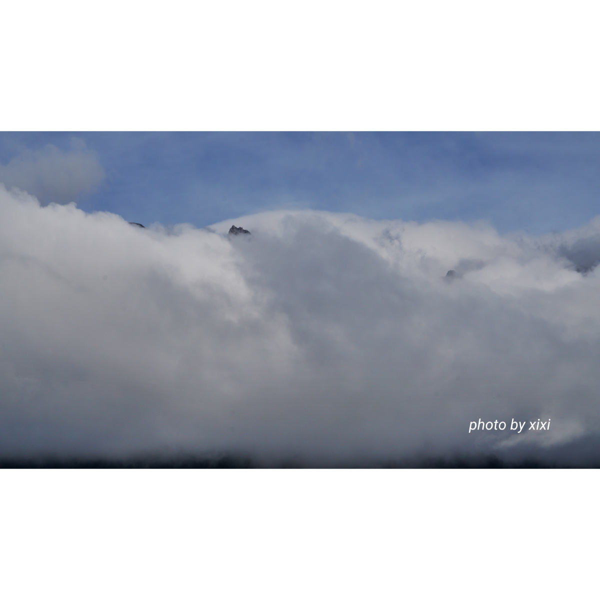 云遮雾障中的玉龙雪山