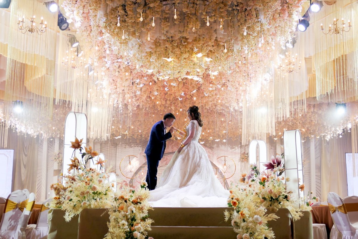 执子之手牵子就走婚姻殿堂你我守候执子之手与子白头