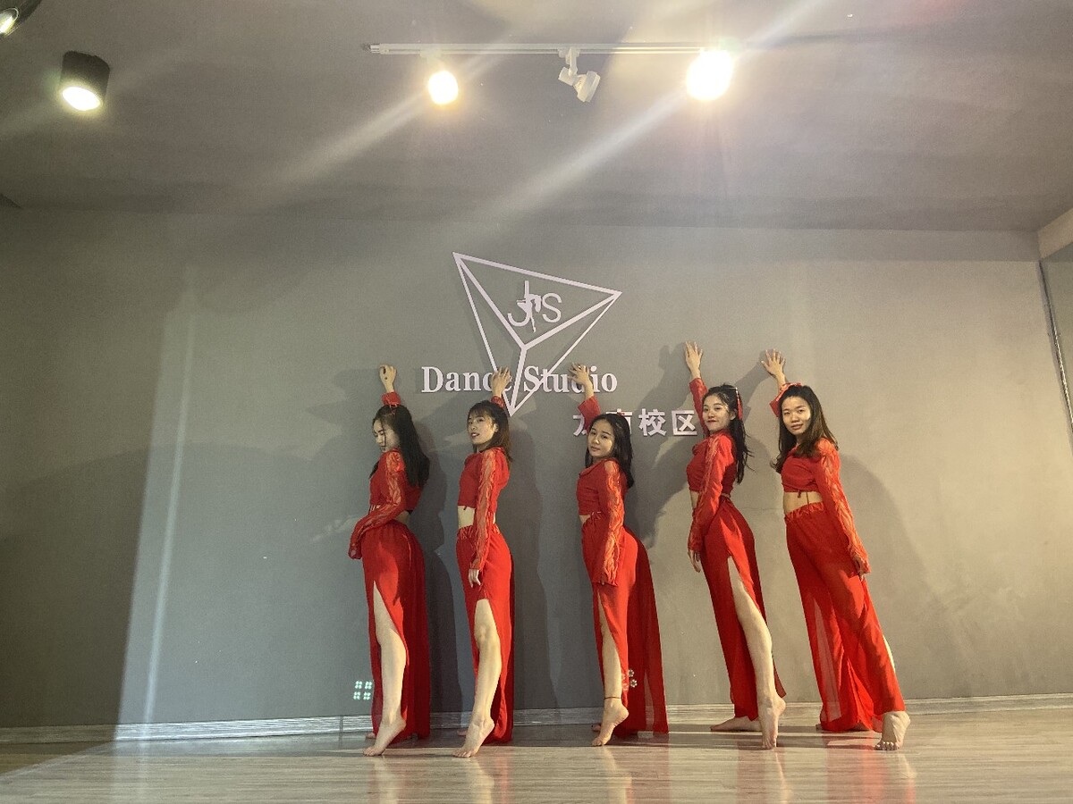 性感简单分解舞蹈教程,韩国少女时代爵士舞蹈教学方法如下