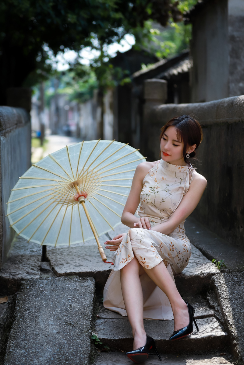 古巷旗袍美女 - 创作者155723845855275 - 图虫