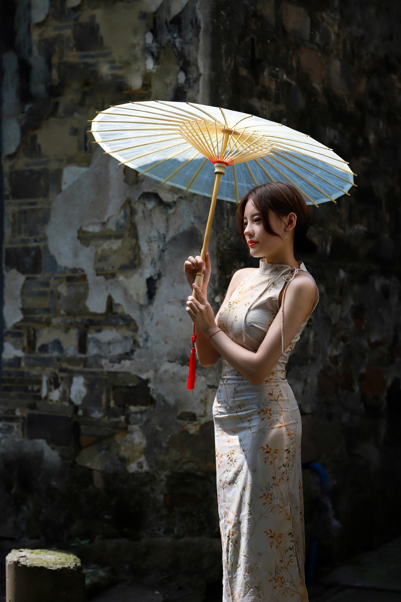 古巷旗袍美女 - 创作者155723845855275 - 图虫