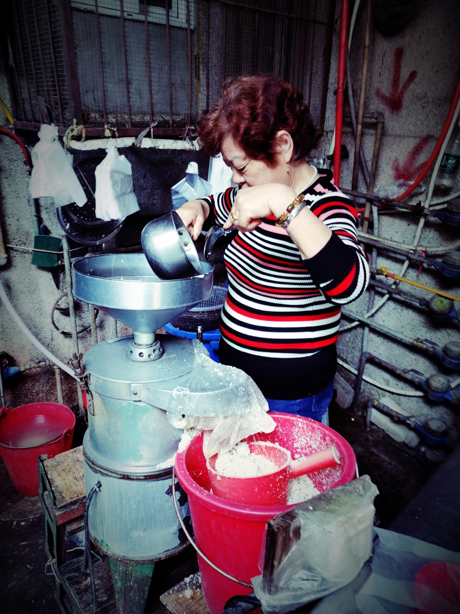 巷子里卖豆浆的阿姨