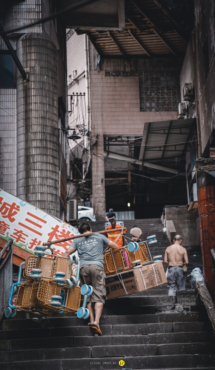大城市下的底层人民