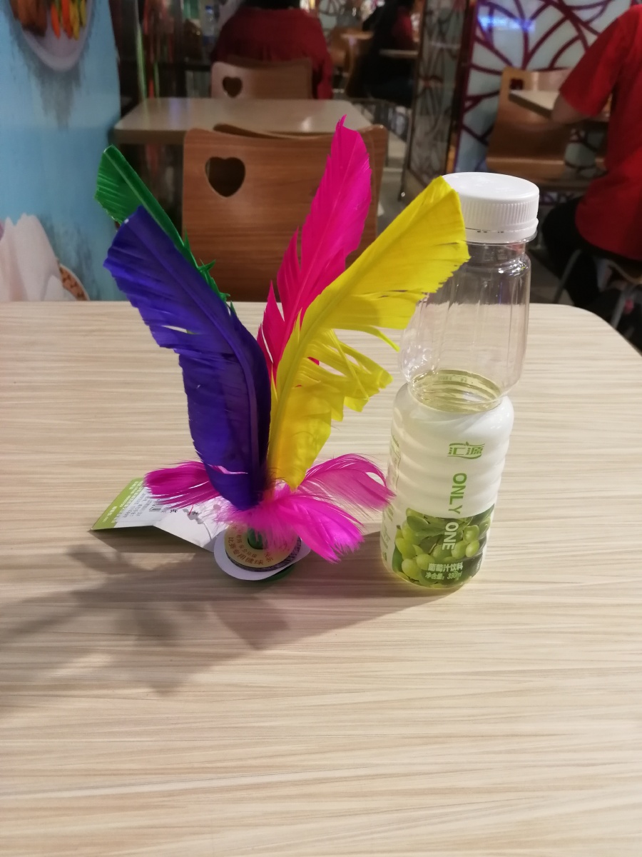 瓶子手工制作,废塑料瓶改造成水瓶小飞机制作完成