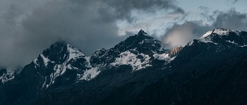 47353