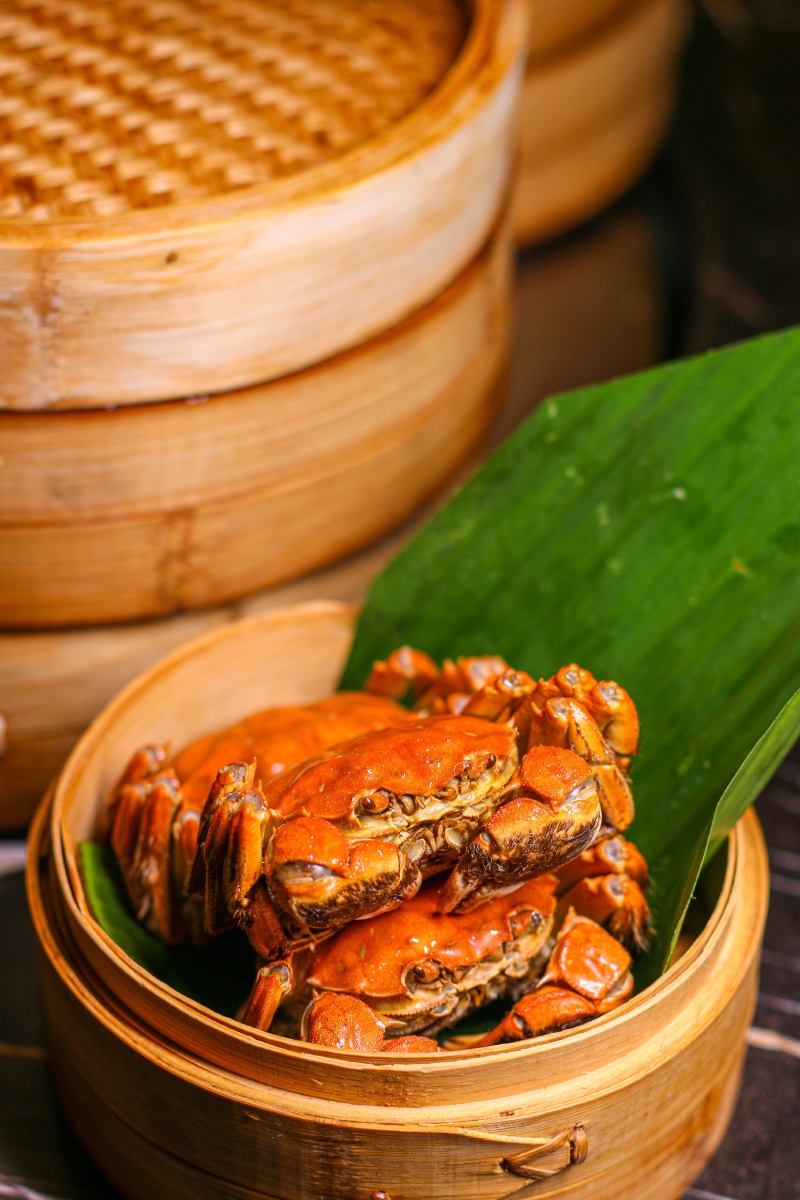 六月黄清蒸大闸蟹