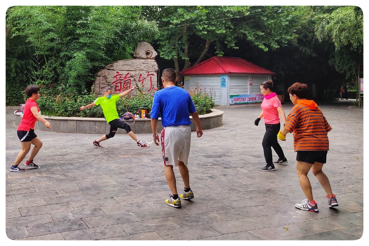 踢毽子石家庄友谊公园