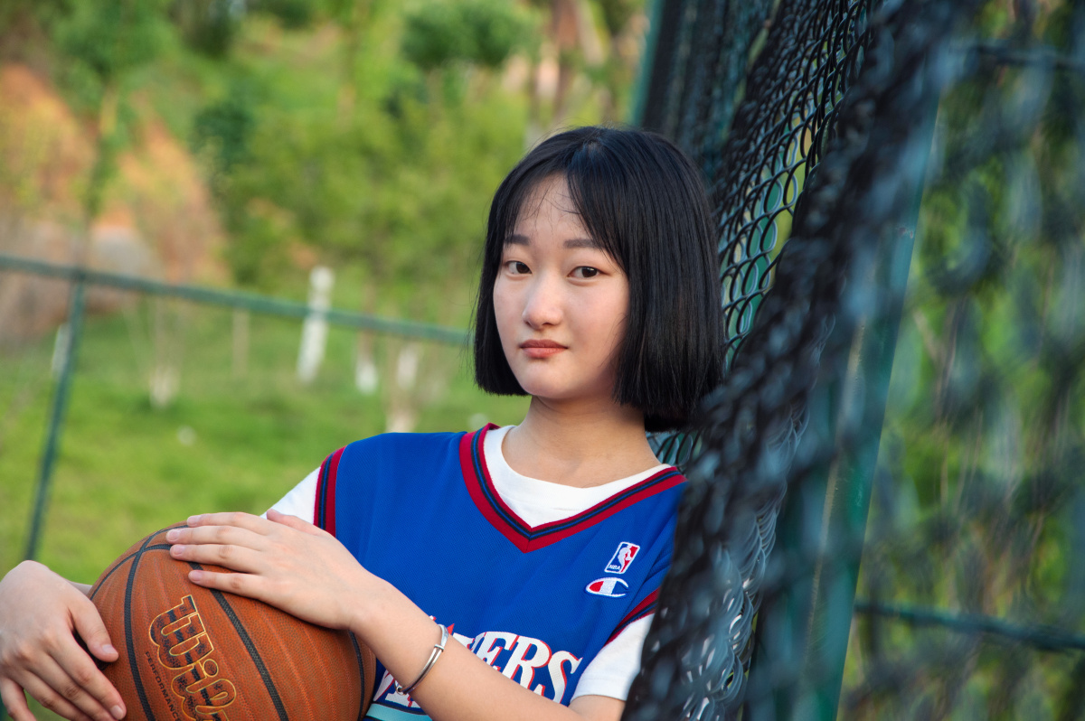 主题篮球女孩意境夕阳下的奔跑模特宁晗黄吗摄影王富祥先生拍摄地南山
