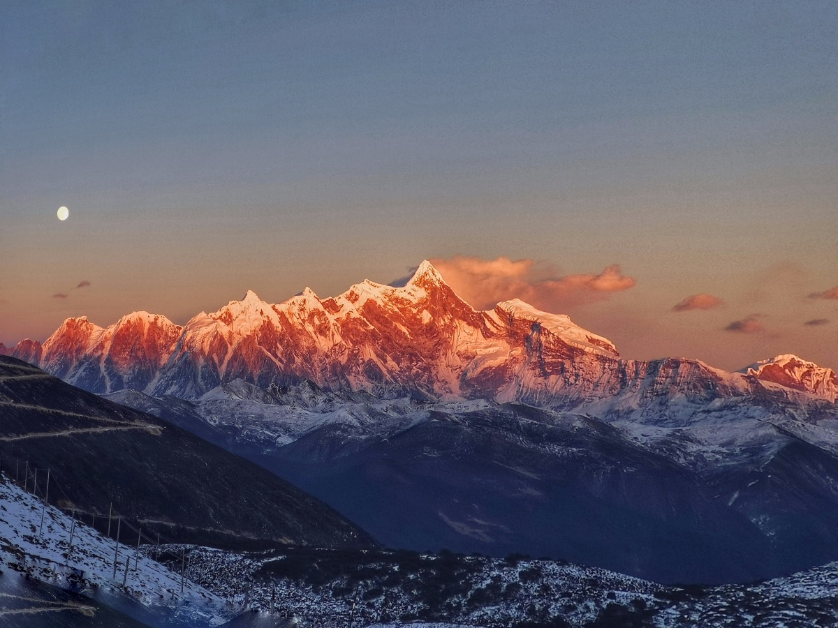 日照金山 日月同辉