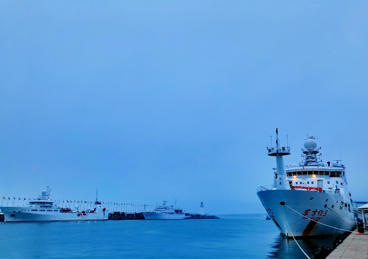 帆船青岛大海蓝色