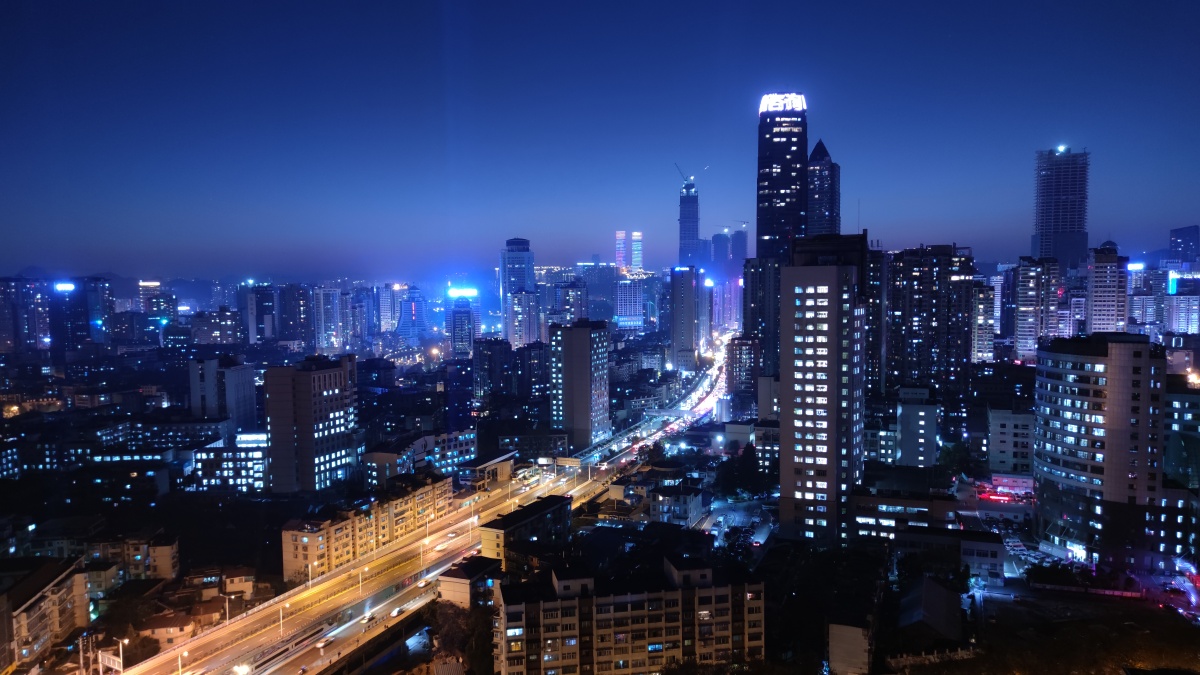 城市的夜晚华灯初上