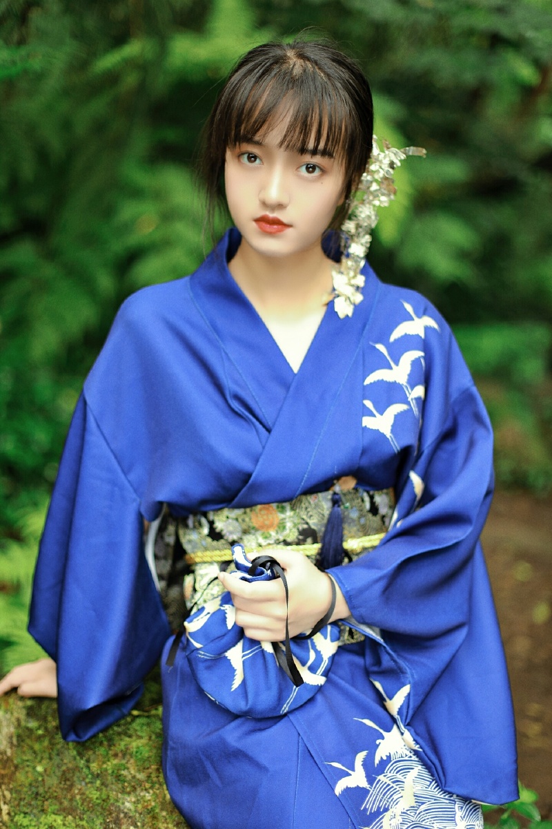 日系写真深蓝色飞鸟和服深蓝色真的给人一种沉静的感觉那种沉静似乎