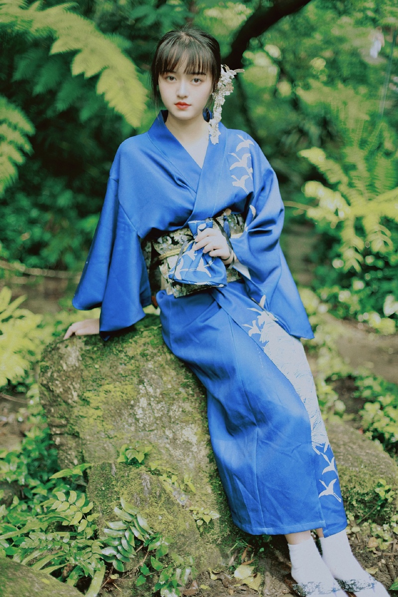 日系写真深蓝色飞鸟和服深蓝色真的给人一种沉静的感觉那种沉静似乎