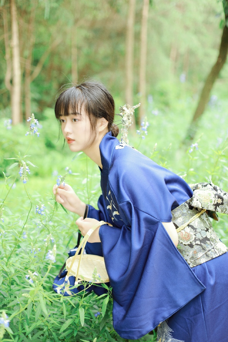 日系写真深蓝色飞鸟和服深蓝色真的给人一种沉静的感觉那种沉静似乎