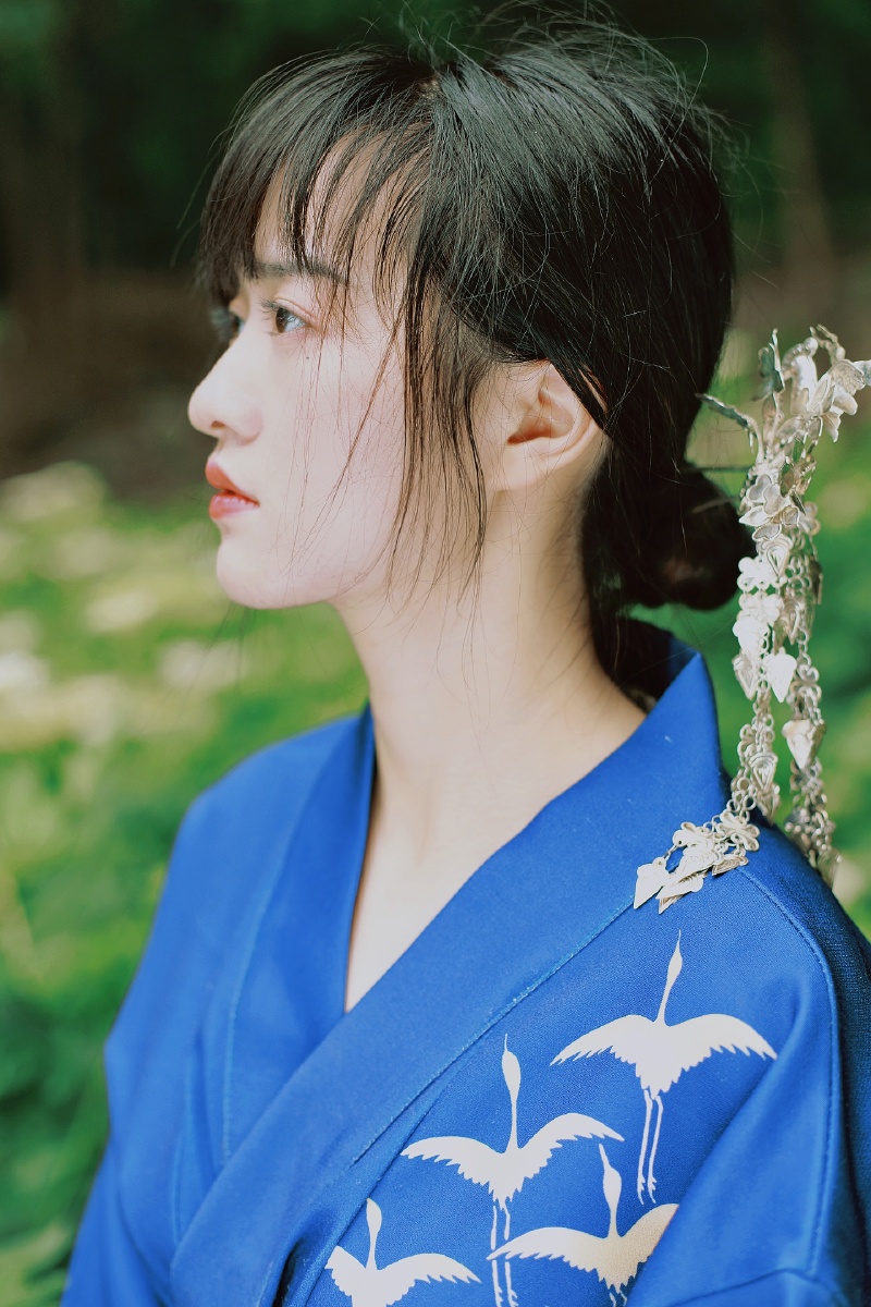 日系写真深蓝色飞鸟和服深蓝色真的给人一种沉静的感觉那种沉静似乎