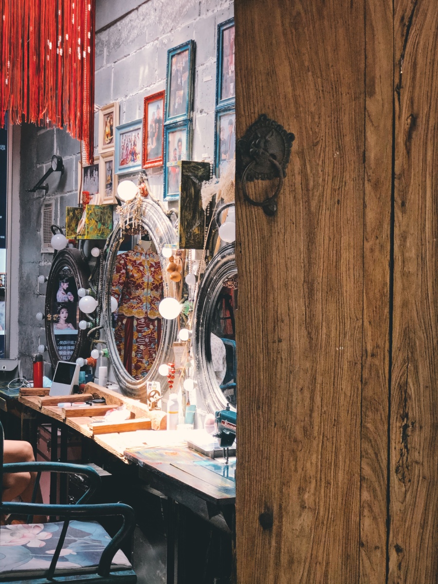 现实的生活是,在力所能及的范围之内去追求喜欢的一切,同时还需要耐心