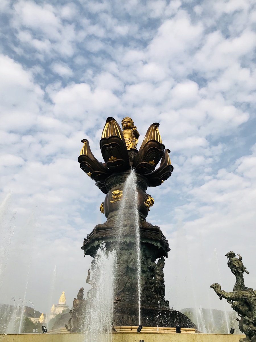 灵山音乐喷泉九龙灌浴再现佛祖降生场景