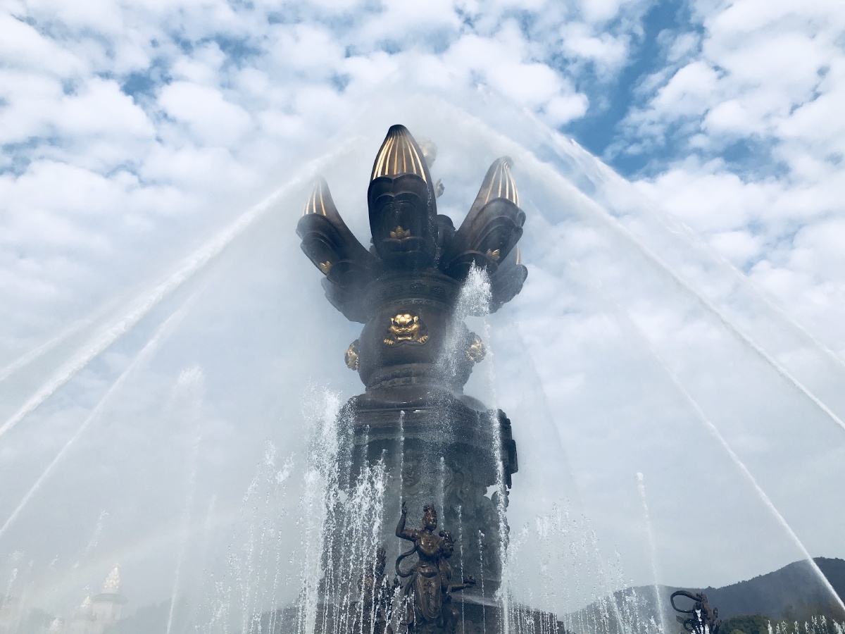 灵山音乐喷泉九龙灌浴再现佛祖降生场景