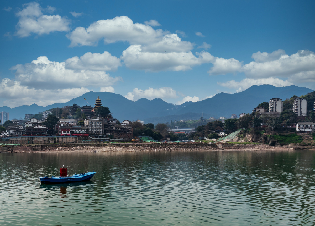 嘉陵江上拍磁器口古镇